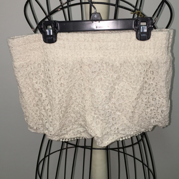 Tinseltown crochet shorts - Picture 2 of 2